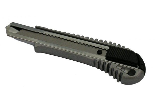 Nůž odlamovací kovový 18x0,5mm 03.410.18 Nůž odlamovací kovový 18x0,5mm 03.410.18